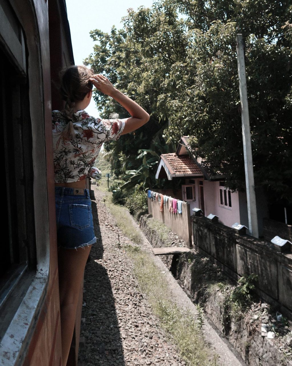 train from colombo to mirissa